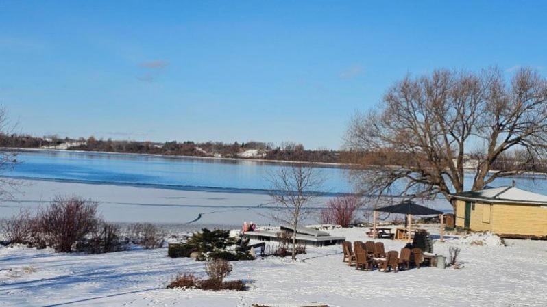Hotel Oasis Lac St-Louis Салаберри-де-Валлифилд Экстерьер фото