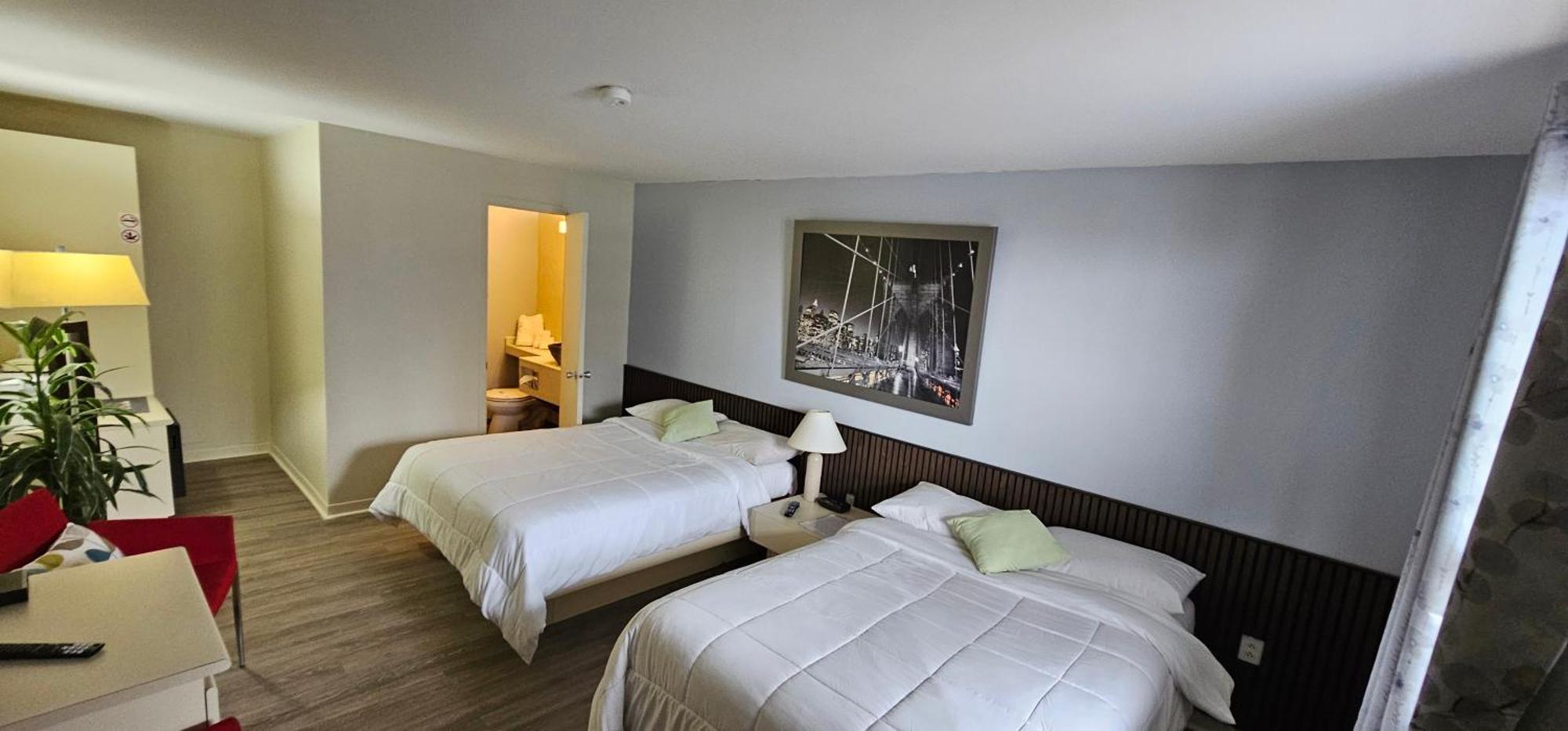Hotel Oasis Lac St-Louis Салаберри-де-Валлифилд Экстерьер фото